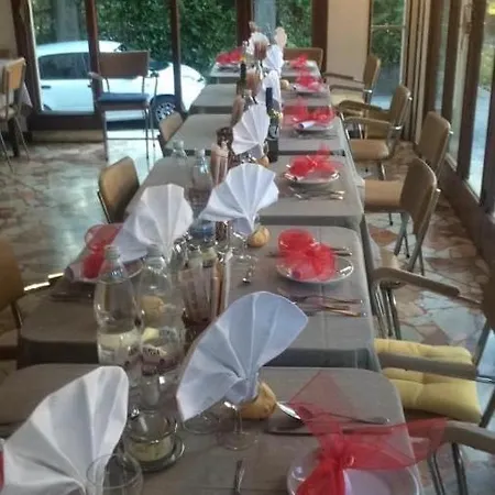 Magenta Hotel *
