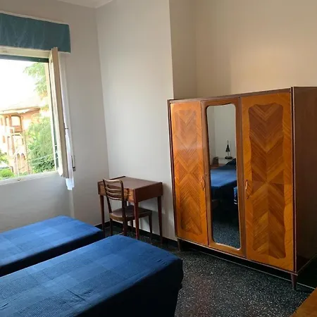 Hotel Magenta *