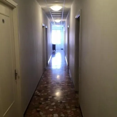 Magenta Hotel *