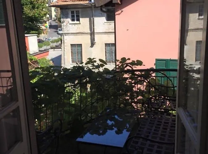 Hotel Magenta *